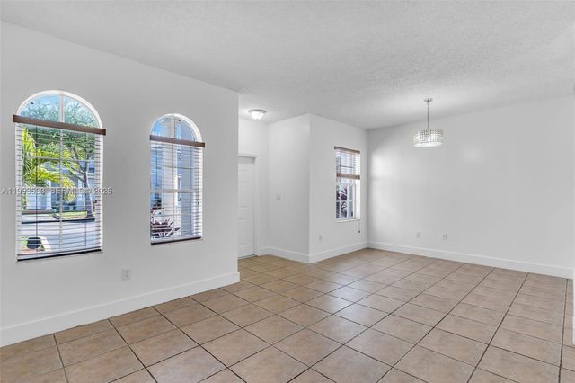 5240 NW 109th Ave 4, Doral, FL 33178