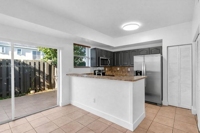 5240 NW 109th Ave 4, Doral, FL 33178