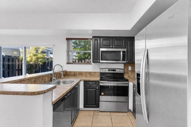 5240 NW 109th Ave 4, Doral, FL 33178