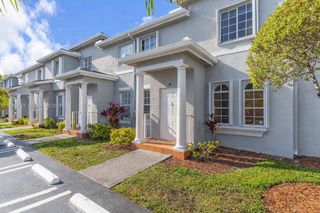 5240 NW 109th Ave 4, Doral, FL 33178