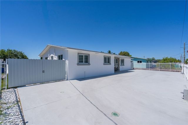 2900 NW 179th ST, Miami Gardens, FL 33056