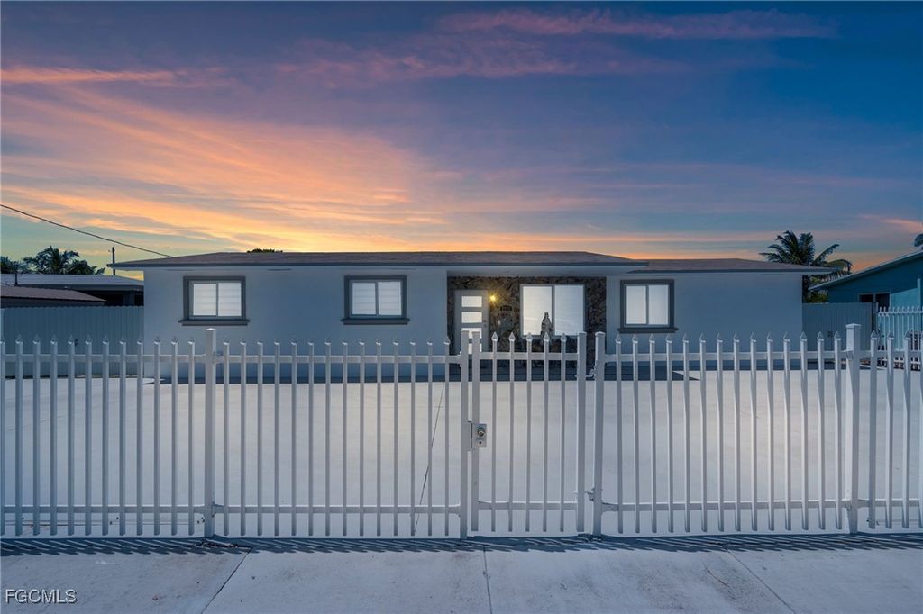 2900 NW 179th ST, Miami Gardens, FL 33056