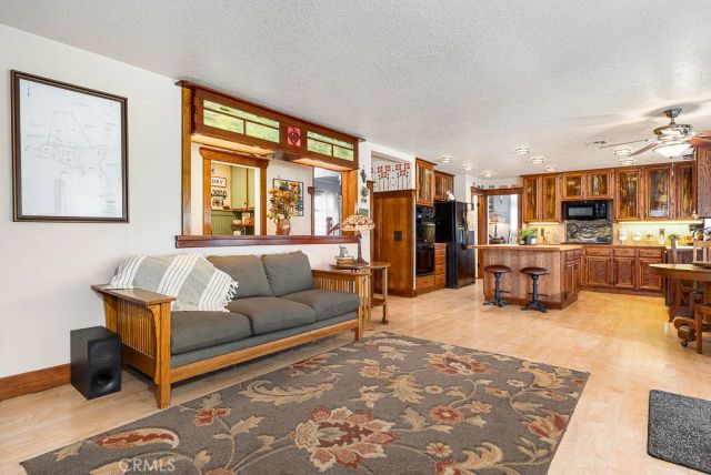 2693 W La Morada Drive, Rialto, CA 92377