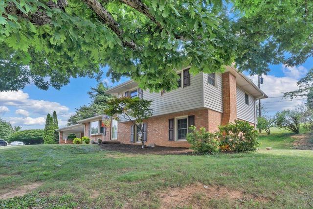 3175 Galloway DR, Roanoke, VA 24018