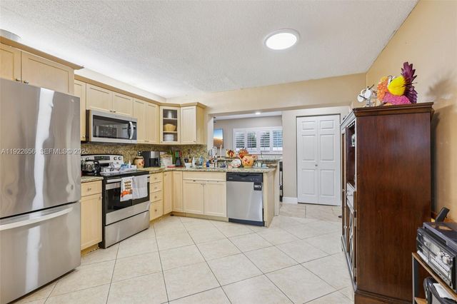 6003 NW 74th Ave, Tamarac, FL 33321