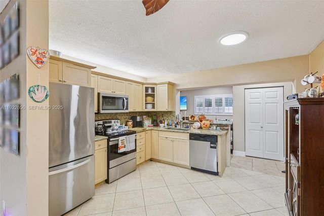 6003 NW 74th Ave, Tamarac, FL 33321