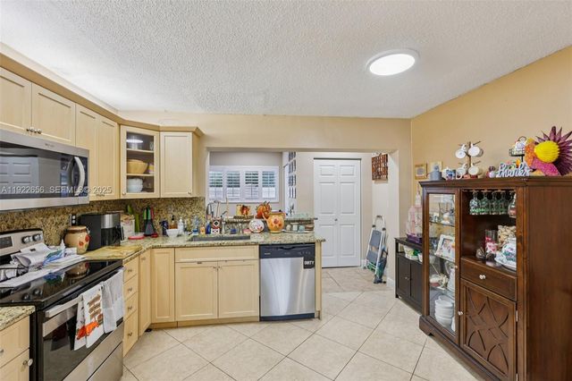 6003 NW 74th Ave, Tamarac, FL 33321