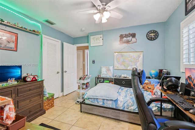 6003 NW 74th Ave, Tamarac, FL 33321