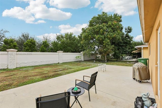 6003 NW 74th Ave, Tamarac, FL 33321