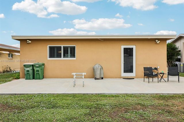 6003 NW 74th Ave, Tamarac, FL 33321