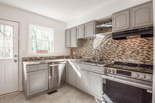 5 E Wotring Street, Rossville, GA 30741