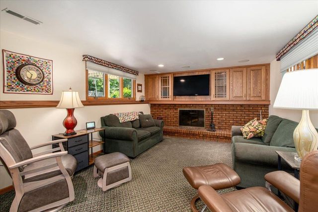 4360 SWALLOW BANKS LANE, Oshkosh, WI 54904