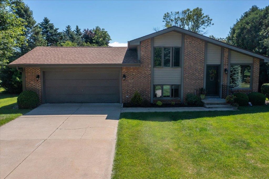 4360 SWALLOW BANKS LANE, Oshkosh, WI 54904