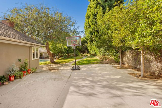 723 N Sierra Drive, Beverly Hills, CA 90210