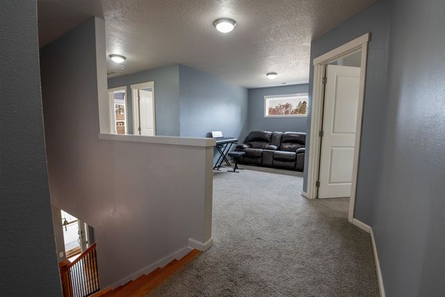 8710 N Rosebury Ln, Spokane, WA 99208