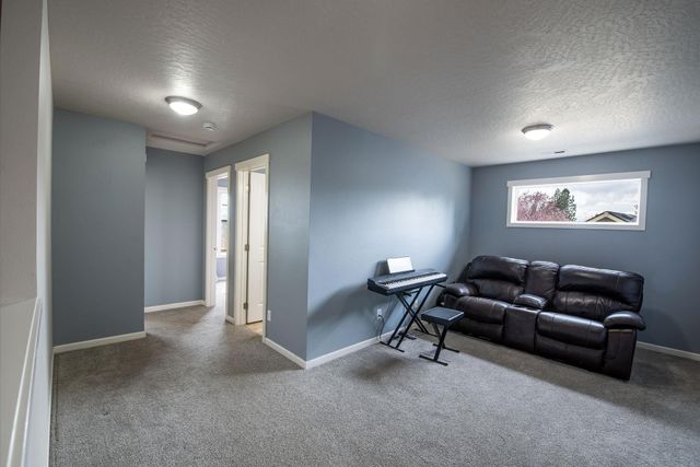 8710 N Rosebury Ln, Spokane, WA 99208