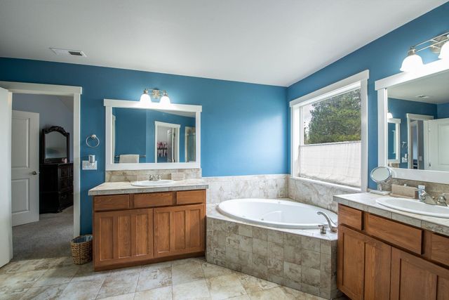 8710 N Rosebury Ln, Spokane, WA 99208