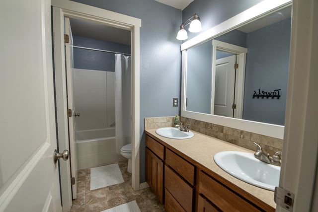 8710 N Rosebury Ln, Spokane, WA 99208