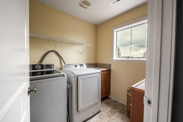 8710 N Rosebury Ln, Spokane, WA 99208