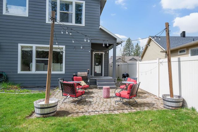 8710 N Rosebury Ln, Spokane, WA 99208