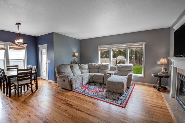 8710 N Rosebury Ln, Spokane, WA 99208