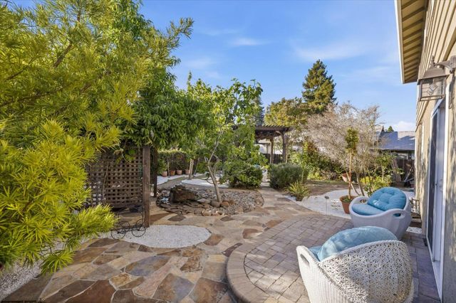440 Carlos Avenue, Redwood City, CA 94061