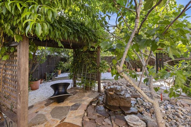 440 Carlos Avenue, Redwood City, CA 94061