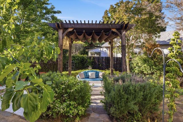 440 Carlos Avenue, Redwood City, CA 94061