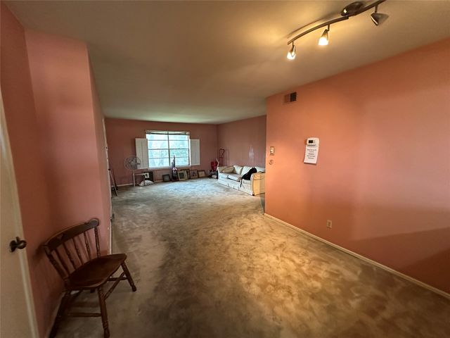 7939 Royal Lane 225, Dallas, TX 75230