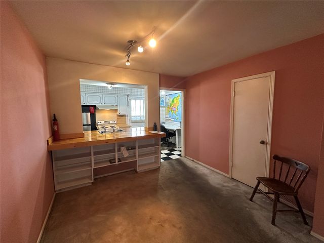 7939 Royal Lane 225, Dallas, TX 75230