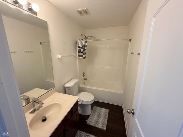 1215 Siena Drive, Greenwood, IN 46143
