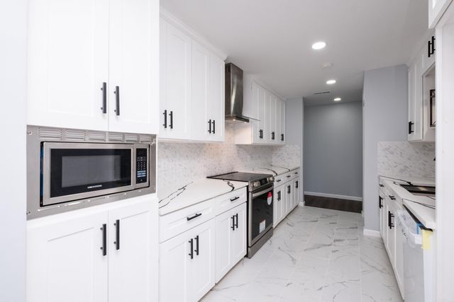 307 Sunnymeade Dr, Little Rock, AR 72205