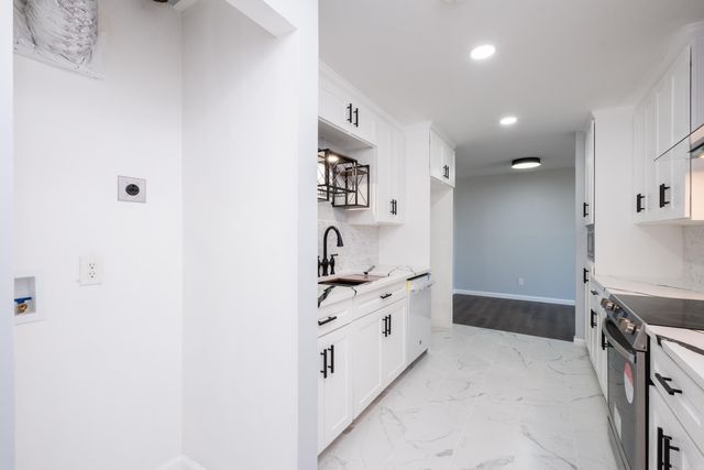 307 Sunnymeade Dr, Little Rock, AR 72205