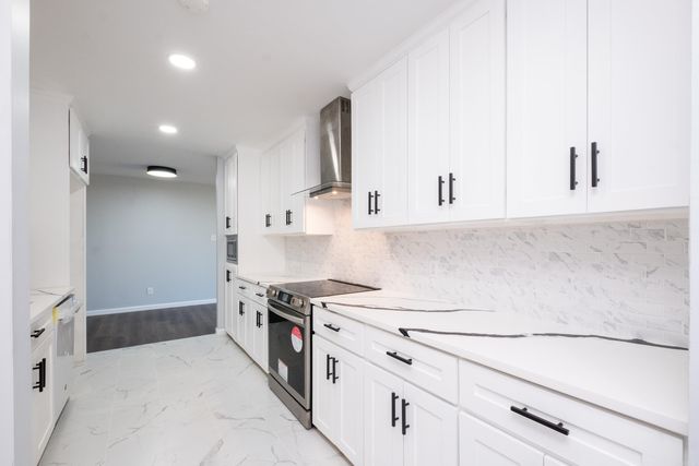 307 Sunnymeade Dr, Little Rock, AR 72205