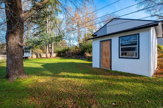 307 Sunnymeade Dr, Little Rock, AR 72205