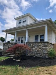 586 Oaklawn Avenue, Cranston, RI 02920