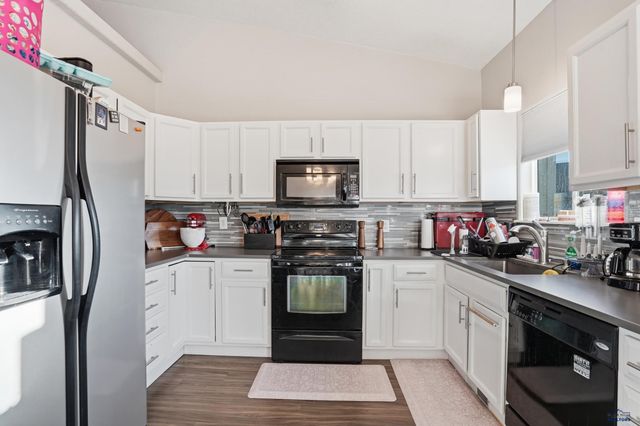 14923 GLENWOOD DR, Summerset, SD 57718