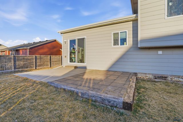 14923 GLENWOOD DR, Summerset, SD 57718