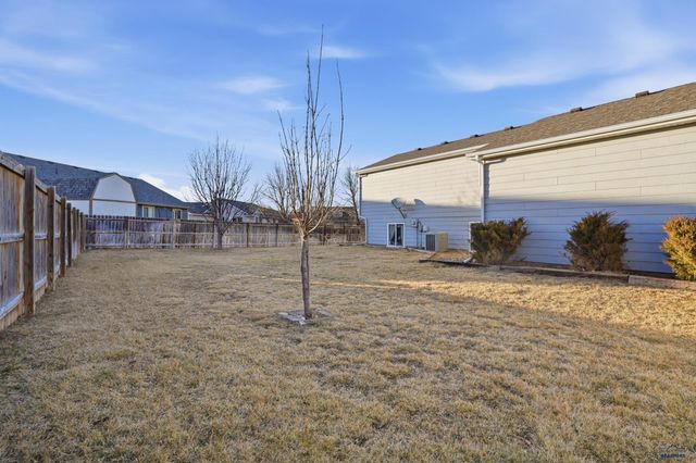 14923 GLENWOOD DR, Summerset, SD 57718