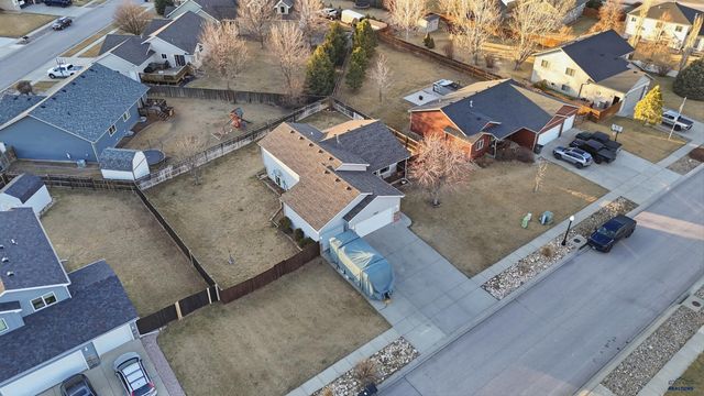 14923 GLENWOOD DR, Summerset, SD 57718