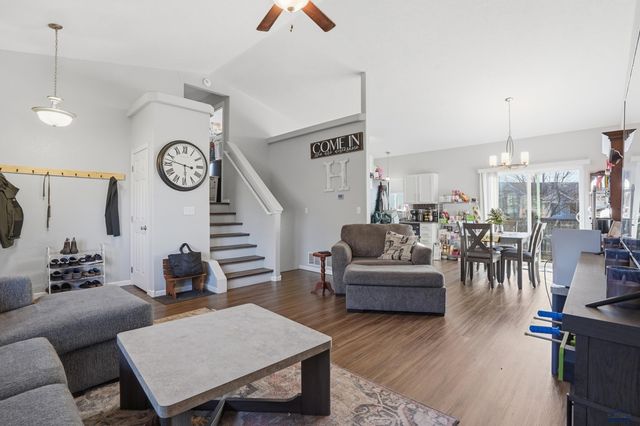 14923 GLENWOOD DR, Summerset, SD 57718