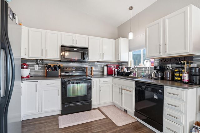 14923 GLENWOOD DR, Summerset, SD 57718