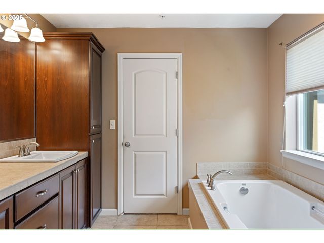 11986 Sw SURREY St, Wilsonville, OR 97070