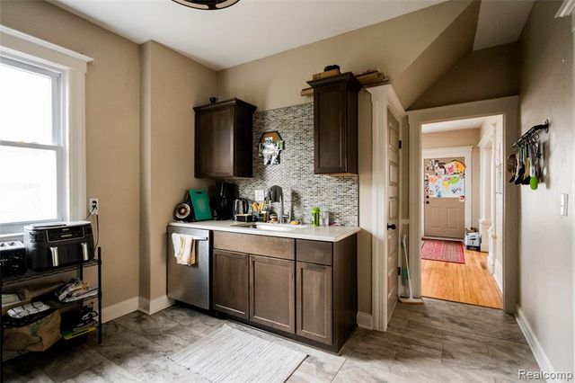 251 California Street, Highland Park, MI 48203