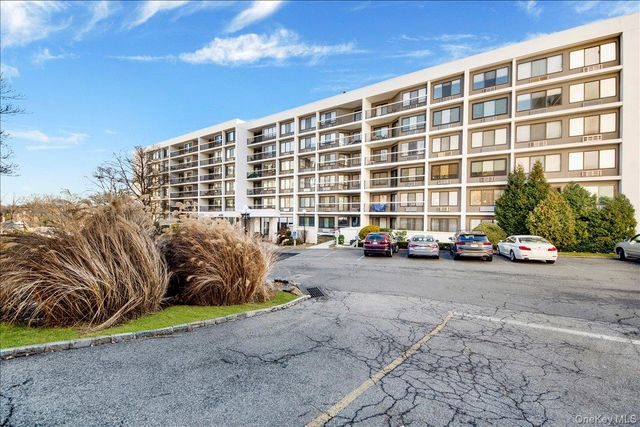 400 High Point Drive PH6, Hartsdale, NY 10530