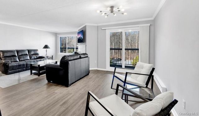 400 High Point Drive PH6, Hartsdale, NY 10530