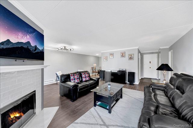 400 High Point Drive PH6, Hartsdale, NY 10530