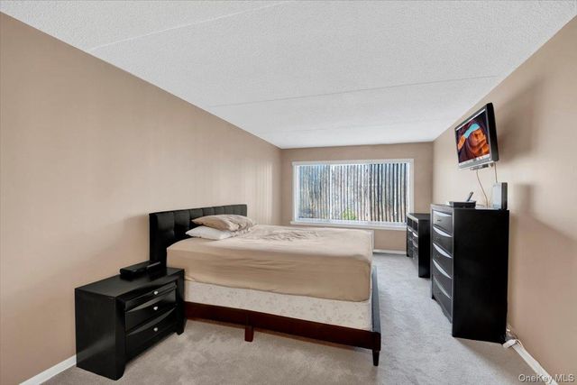 400 High Point Drive PH6, Hartsdale, NY 10530