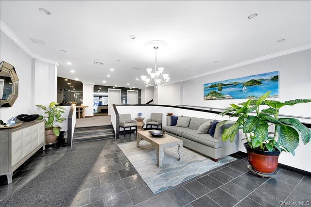 400 High Point Drive PH6, Hartsdale, NY 10530