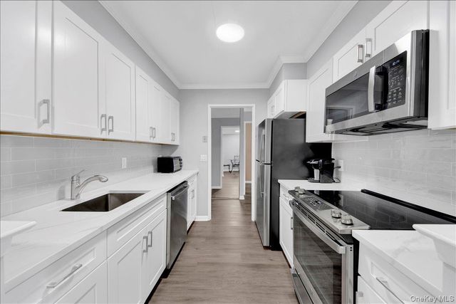 400 High Point Drive PH6, Hartsdale, NY 10530